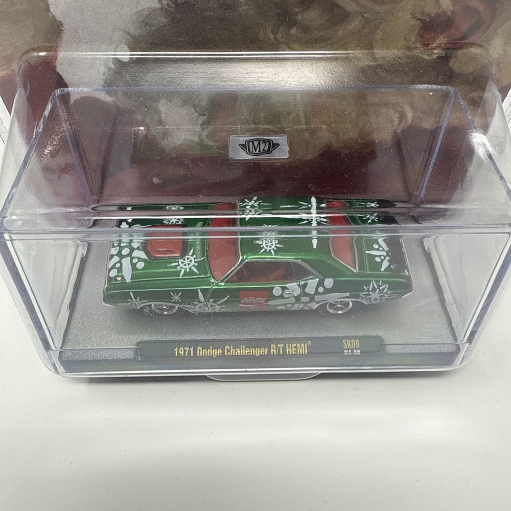 M2 Machines 2024 Coca-Cola Christmas 1971 Dodge Challenger R/T Hemi SK09 - Picture 3 of 3
